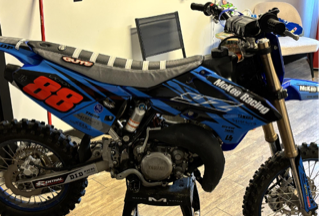 Blue and black dirt bike.