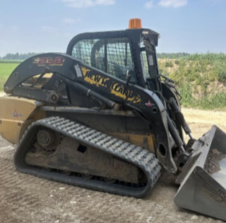 Tracked skid steer with bucket