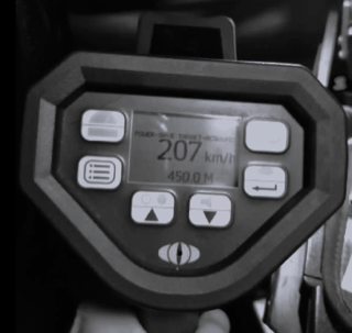 Dashboard displaying 207 km/h and 450.0 M